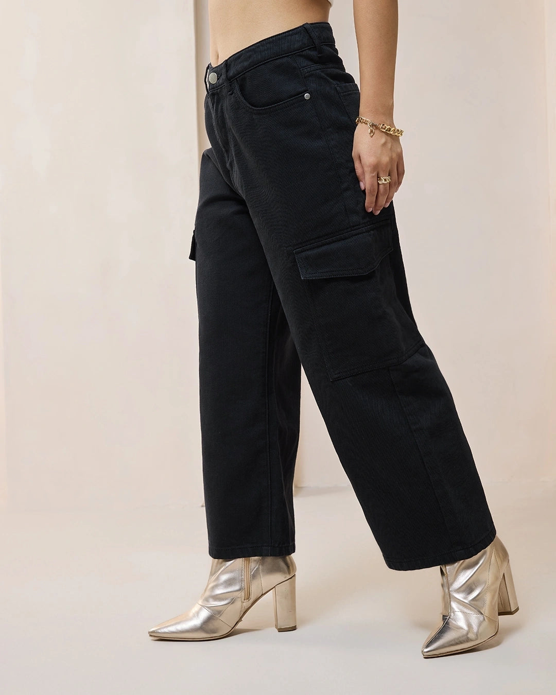 Women's Black Baggy Stright Fit Cropped Cargo Jeans bottomwear