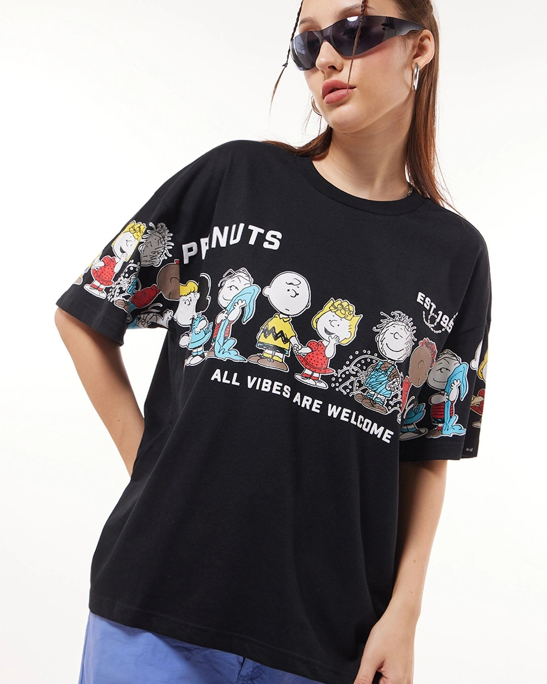 OFFICIAL PEANUTS MERCHANDISE Women's Black Peanuts Gang Graphic Printed Oversized T-shirt